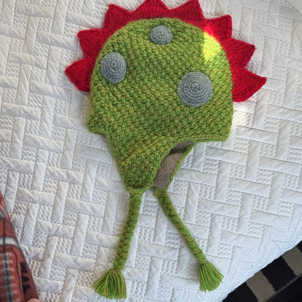 Andrs Gifts Green Dinosaur Knit Hat with Red Spikes NWOT